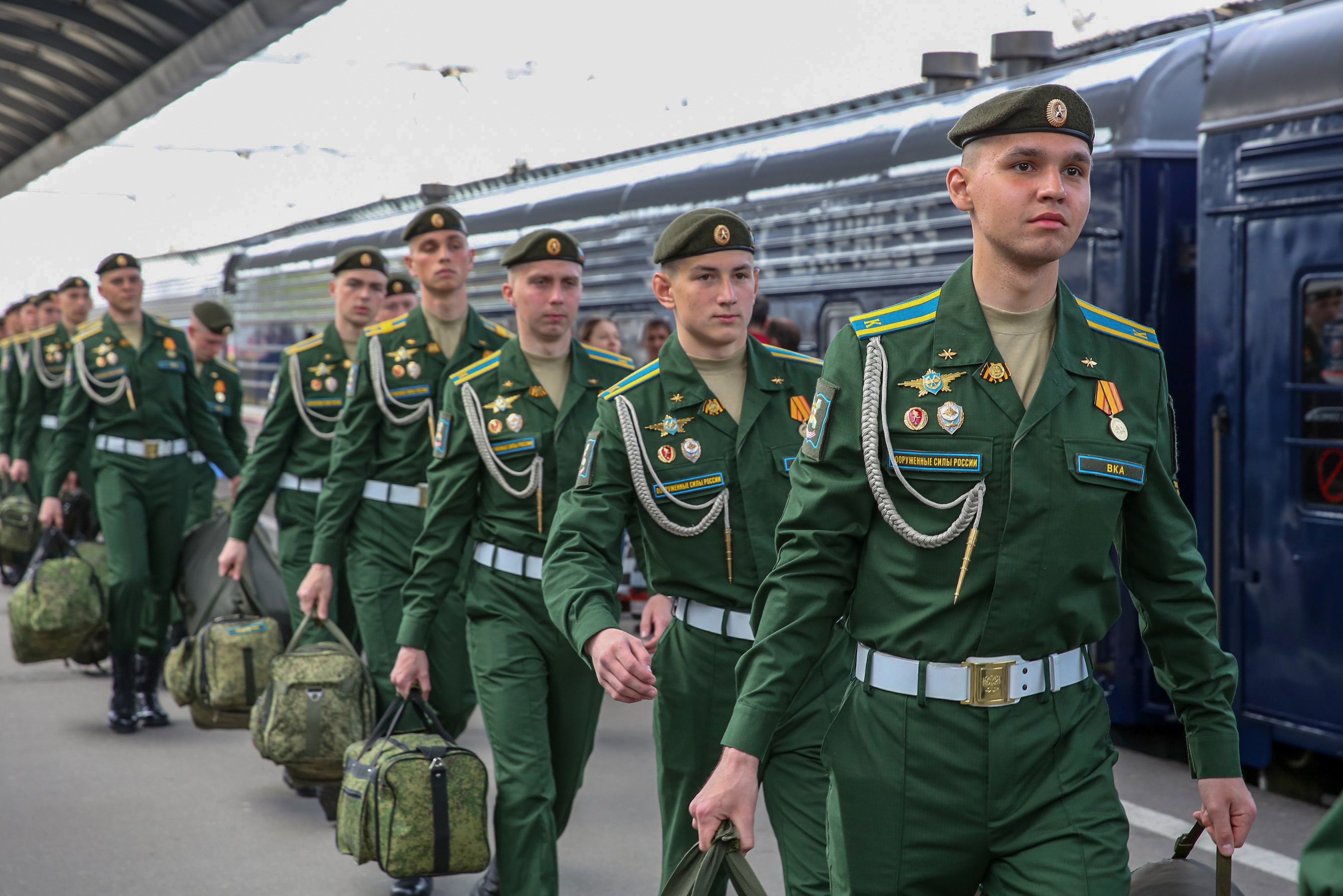 Вати вка. Парадная форма вка Можайского. Вка Можайского на параде. Военно космические войска. Космические войска на параде.