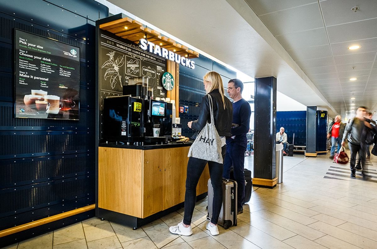 Кофейня самообслуживания. Старбакс аппарат самообслуживания. Вендинг Starbucks. Кофейня самообслуживания Старбакс. Starbucks кофейня самообслуживания.