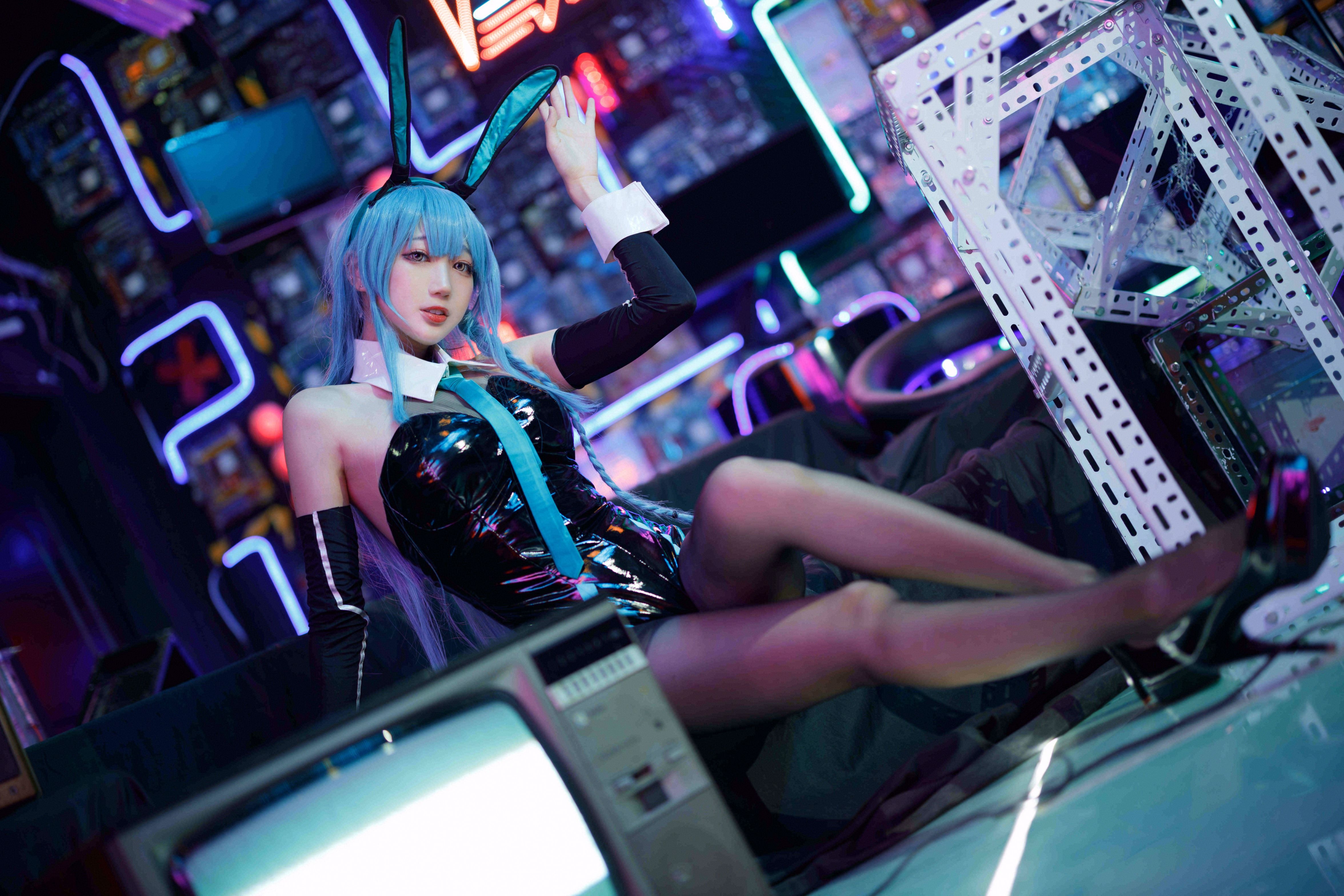 周叽是可爱的兔兔-树城兔女郎 [28p-426m] 2