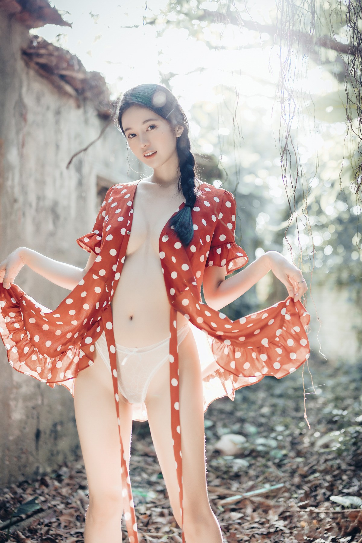 巨乳仙仙辰 野外露出初體驗❤️ 紅衣+透明內褲 裸上身吊帶褲 透明白色罩衫 Vol.01 53