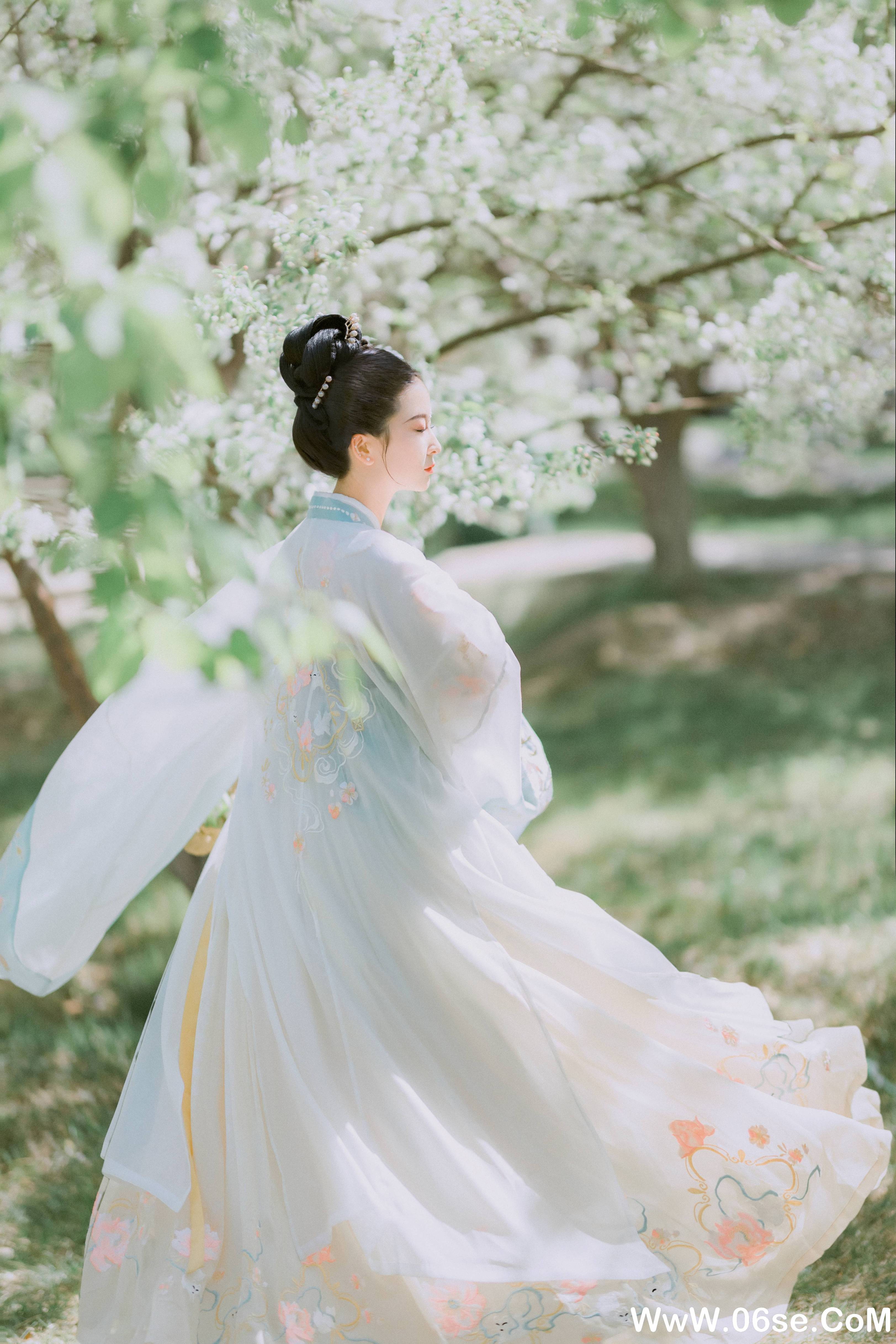 [YITUYU艺图语]2021.10.30 花朝 Simple[21+1P／283MB]-六色网