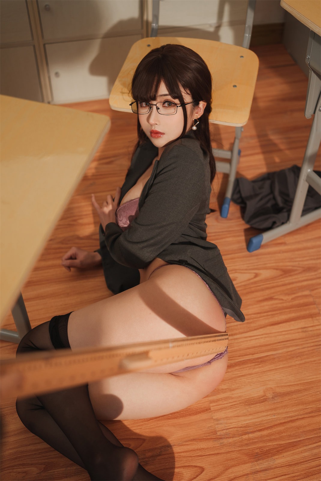 rioko凉凉子 - NO.85《年上の韵》奇怪的老师 [25P-156MB] 25