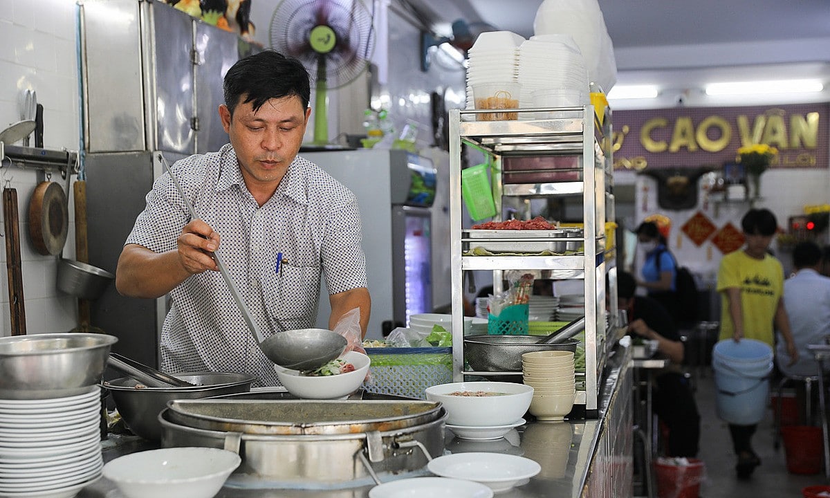 Цены на топливо снижаются, но вьетнамцы чувствуют удар по инфляции