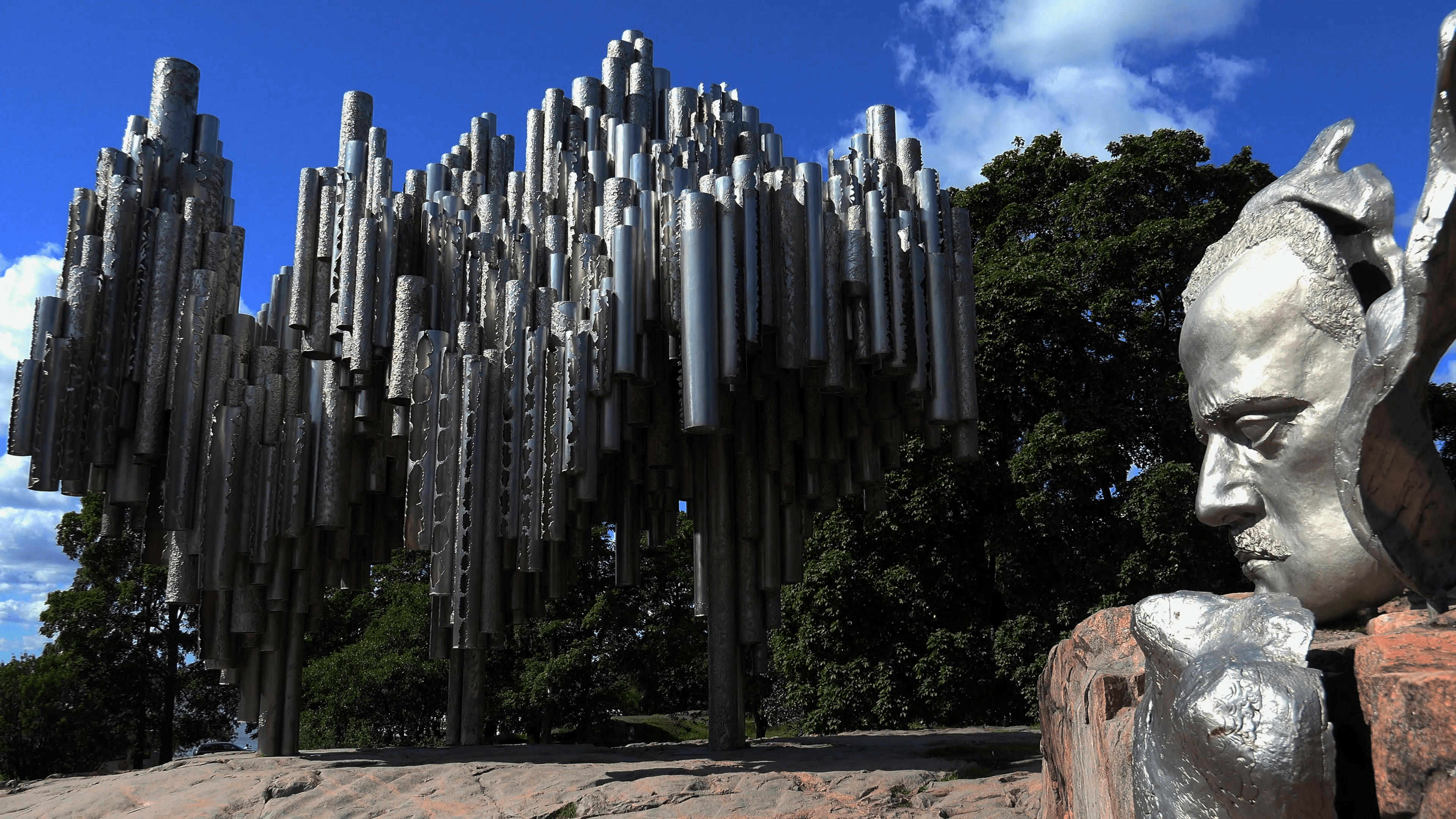 Памятник в хельсинки