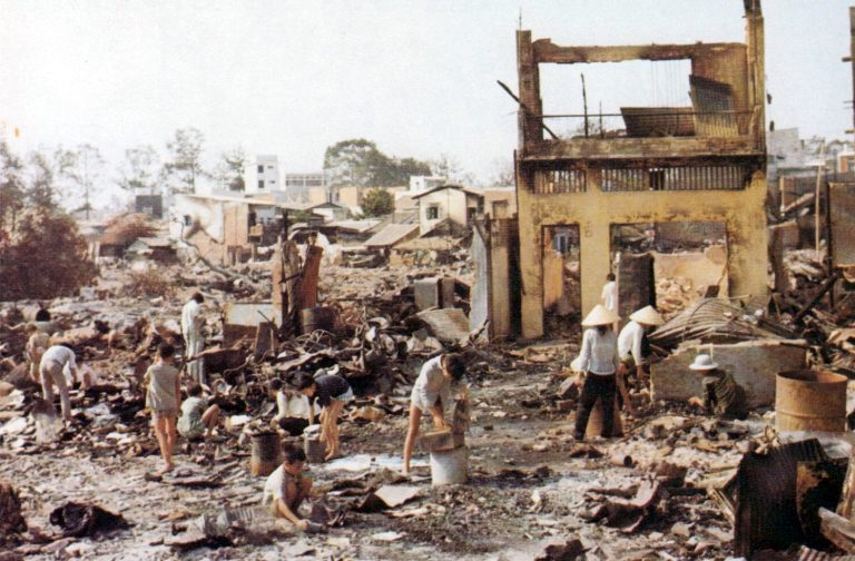 据估计，1954 年至 1975 年间，越南、老挝和柬埔寨有超过 350 万人丧生。//图片来源：Joel D. Meyerson，维基共享资源