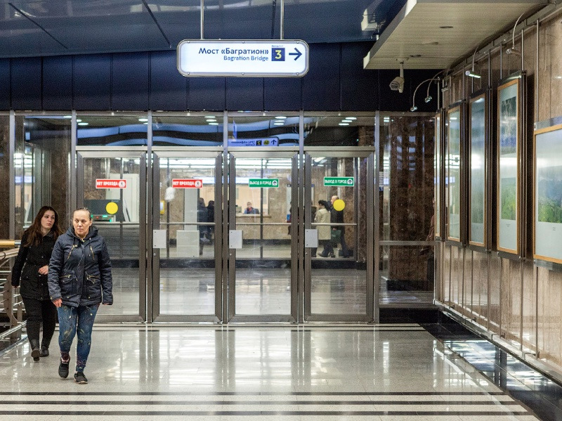 Где оплатить проспект багратиона. Метро Выставочная выходы. Мост Багратион. Метро Международная выходы. Схема моста Багратион.