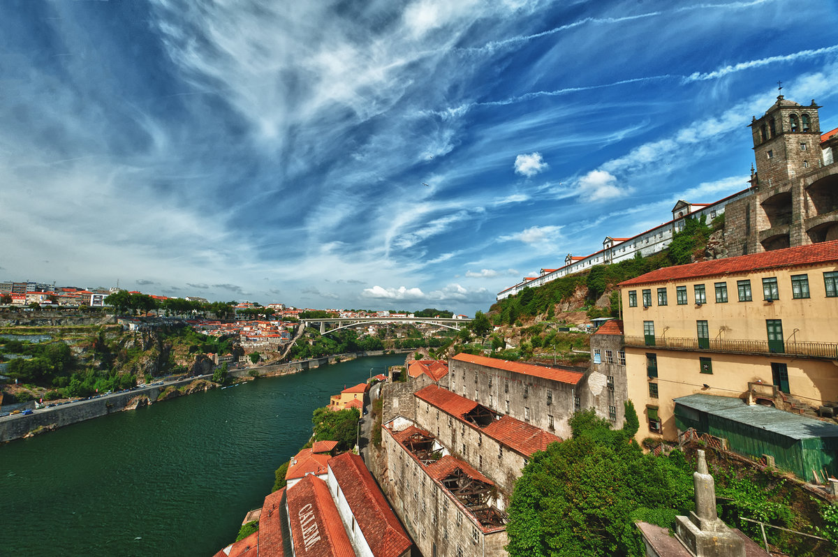 Столица г порту. Porto Португалия. Порто Испания. Порто Португалия улицы. Портовый город.