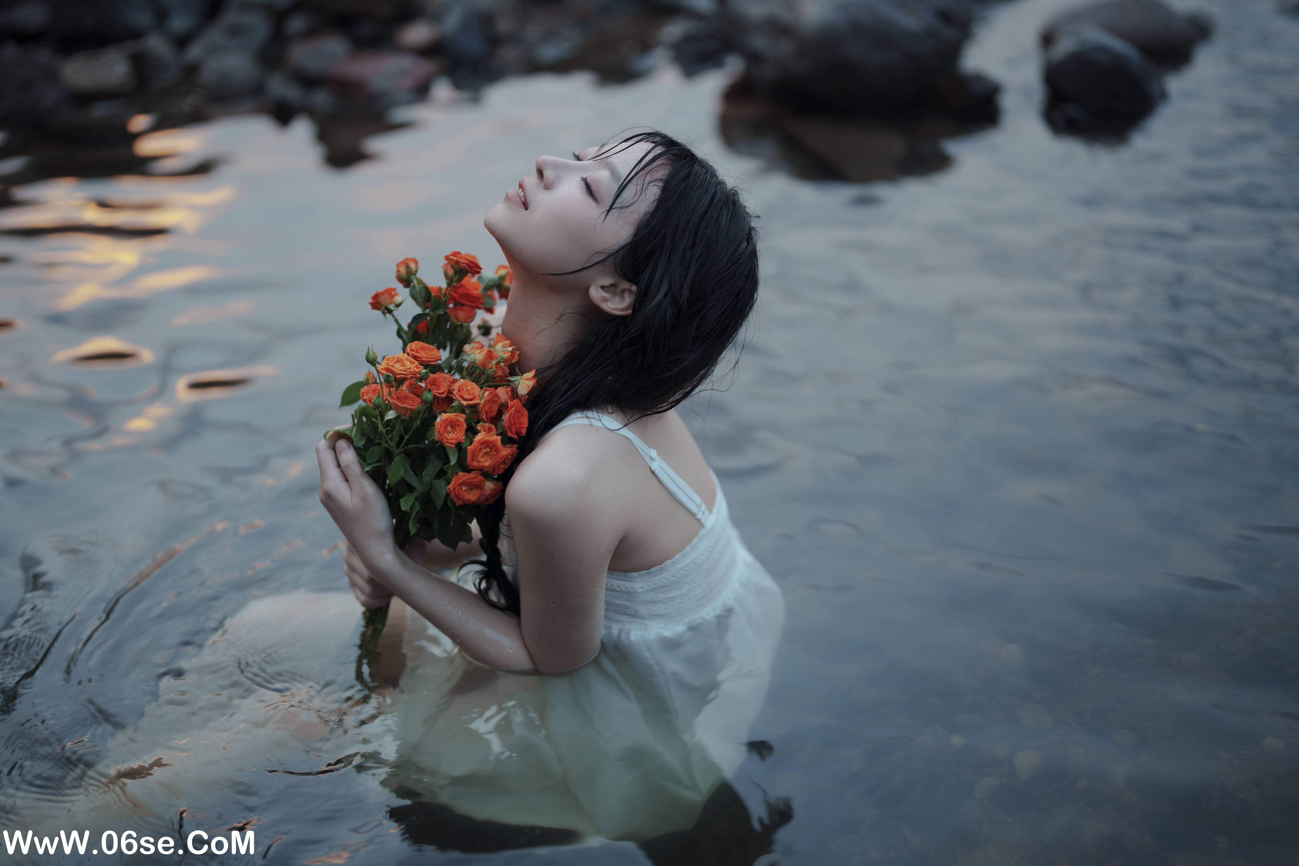 图片[4]-[YITUYU艺图语]2022.09.12 又甜又欲，很难不爱。山涧溪水，清凉一夏 七七[56+1P／461MB]-六色网