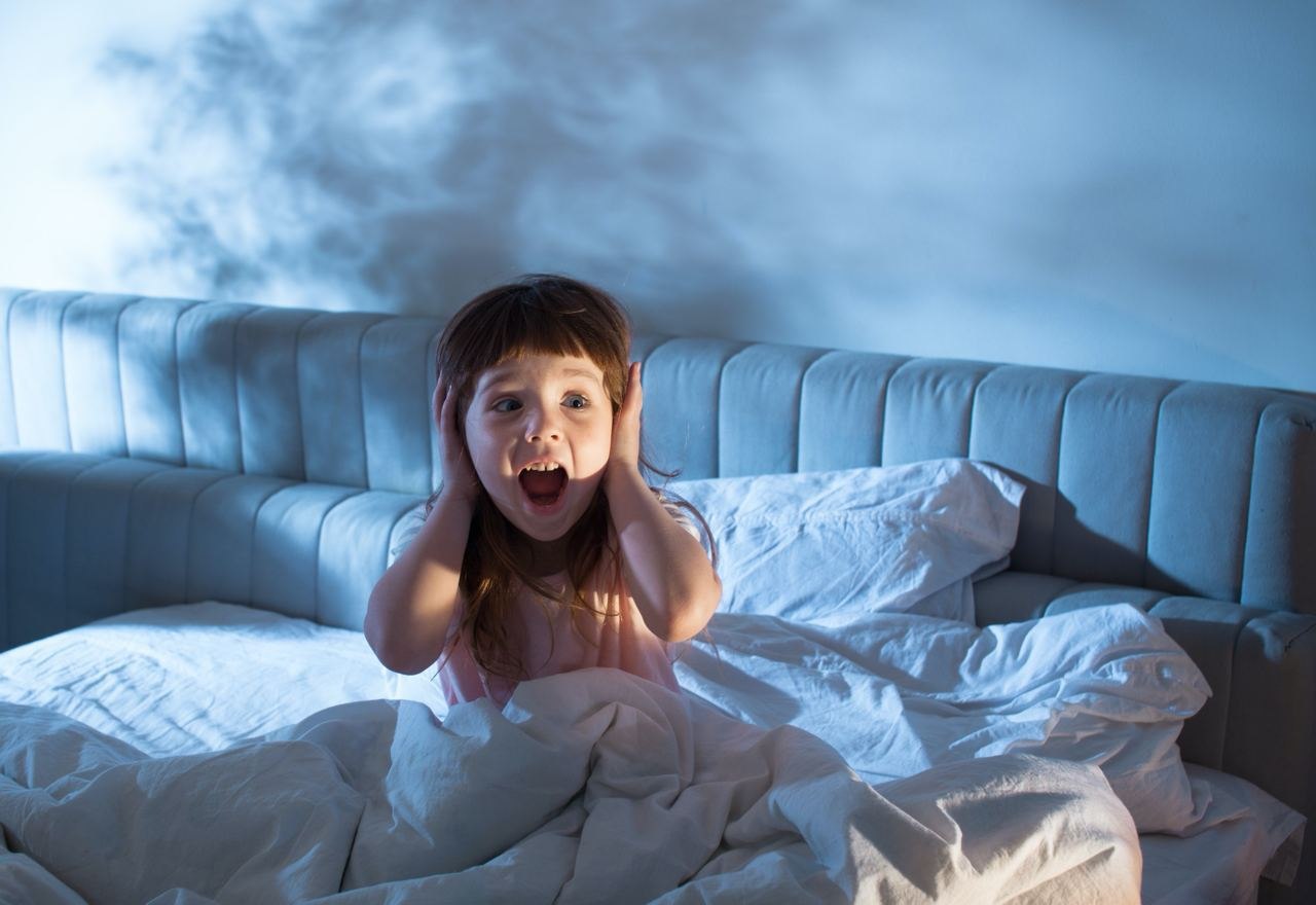 падения с кровати во сне ребенка