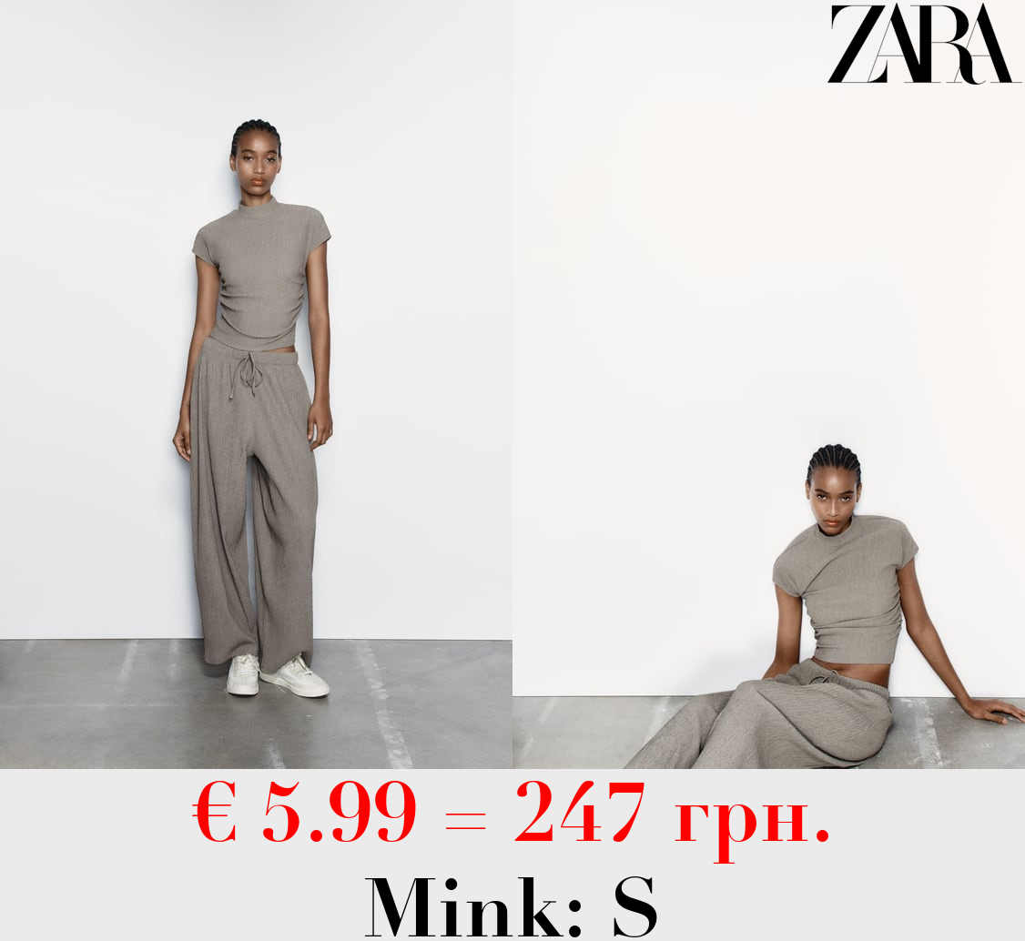 TEXTURED GATHERED TOP