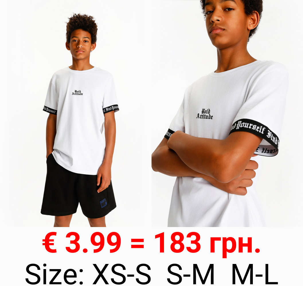 T-shirt with printed sleeves