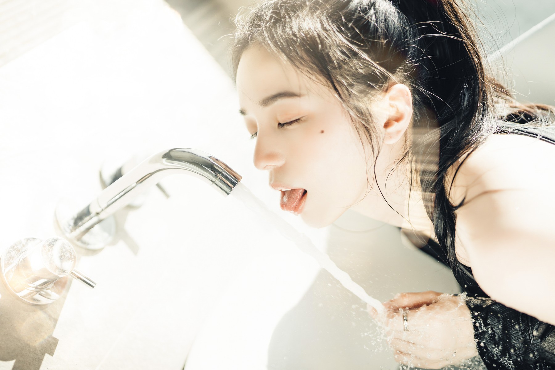 JVID精品 🔞仙仙辰 透明罩衫 透明駱駝蹄內褲 濕潤黑絲 我的女友 這次有點色😈有點甜 Set.02 51