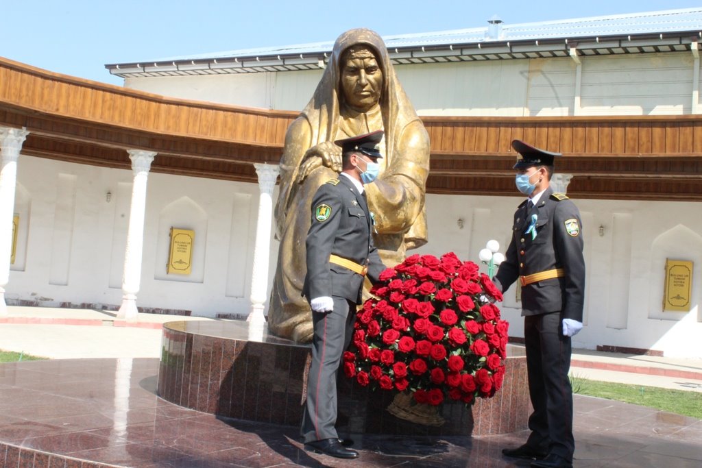 9 май хотира ва қадрлаш куни. 9 Май Хотира ва қадрлаш байрами. Хотира ва қадрлаш. Хотира ва қадрлаш куни.