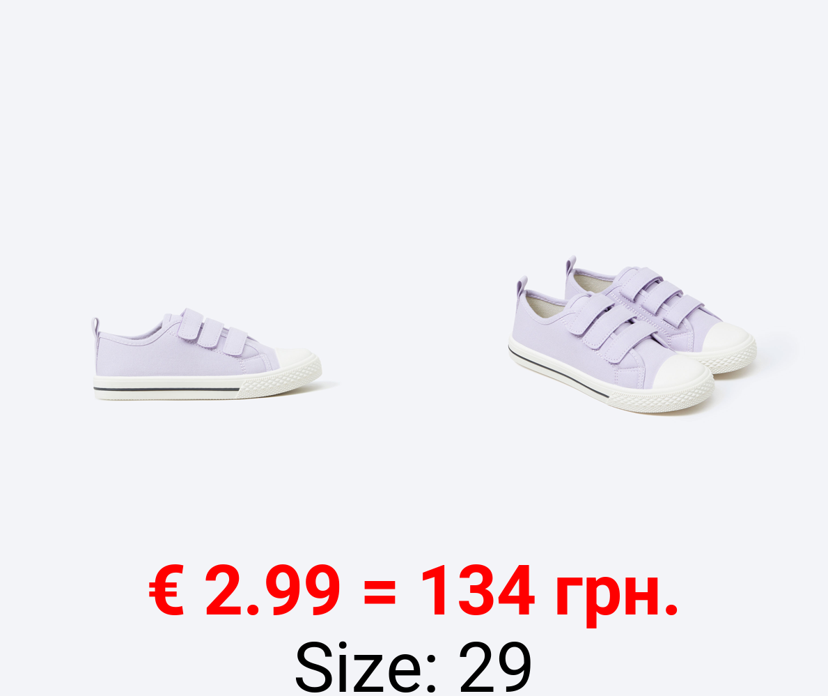 Fabric sneakers with toecap