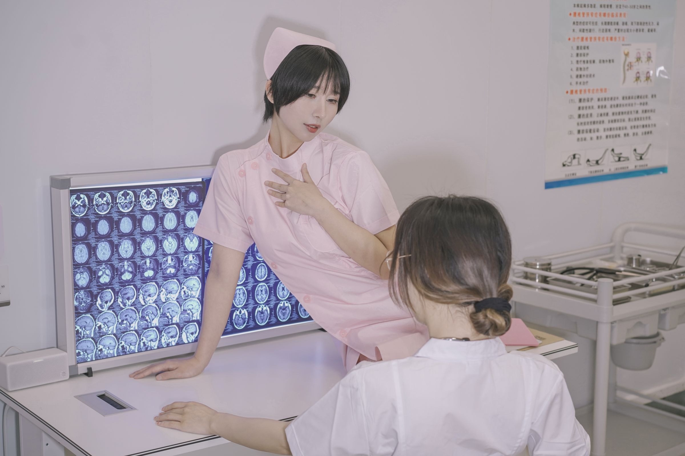 云溪&奶桃桃- 医生姐姐与护士姐姐 [80P490M] 80