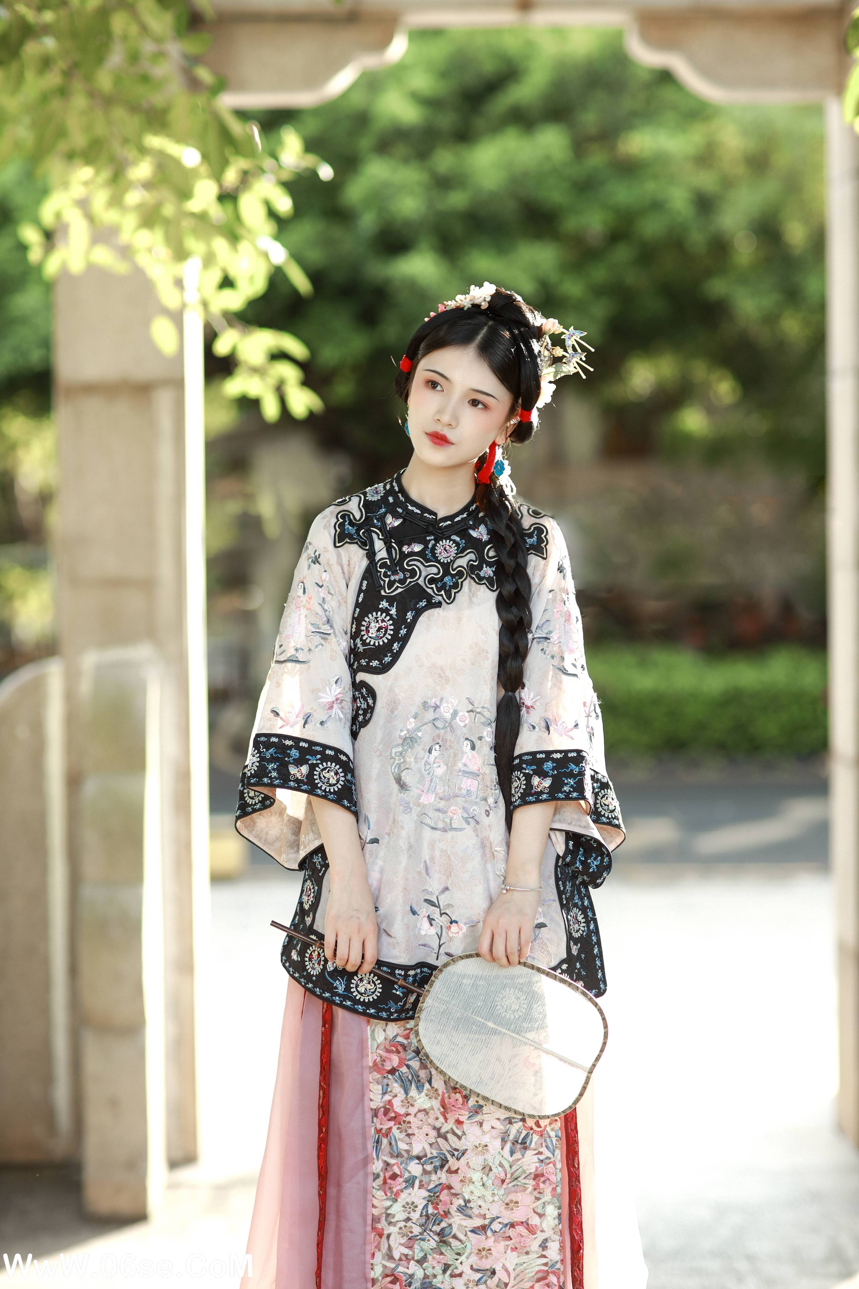 图片[25]-[YITUYU艺图语]2022.10.03 清汉女 _喵喵家的小鱼干_[29+1P／424MB]-六色网
