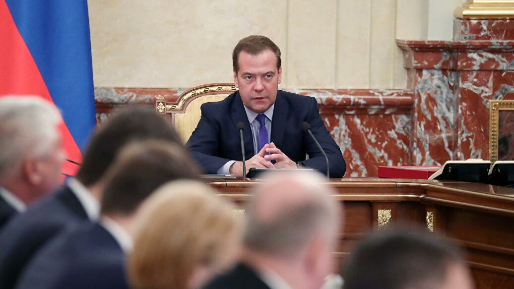 Медведев назвал слабым агрострахование в России