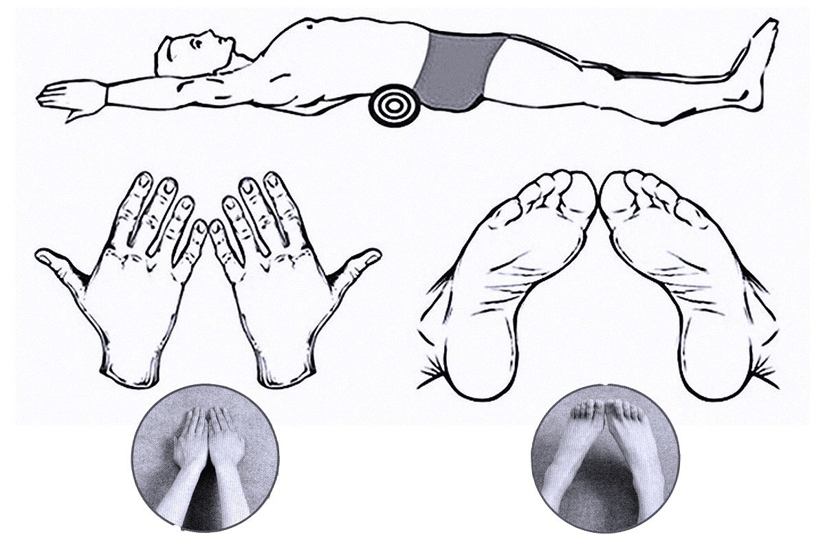 Упражнения лежа на валике. Японский валик для спины Фукуцудзи. Метод Фукуцудзи с валиком. Метод Фукуцудзи для позвоночника. Валик Фукуцудзи для позвоночника гимнастика.