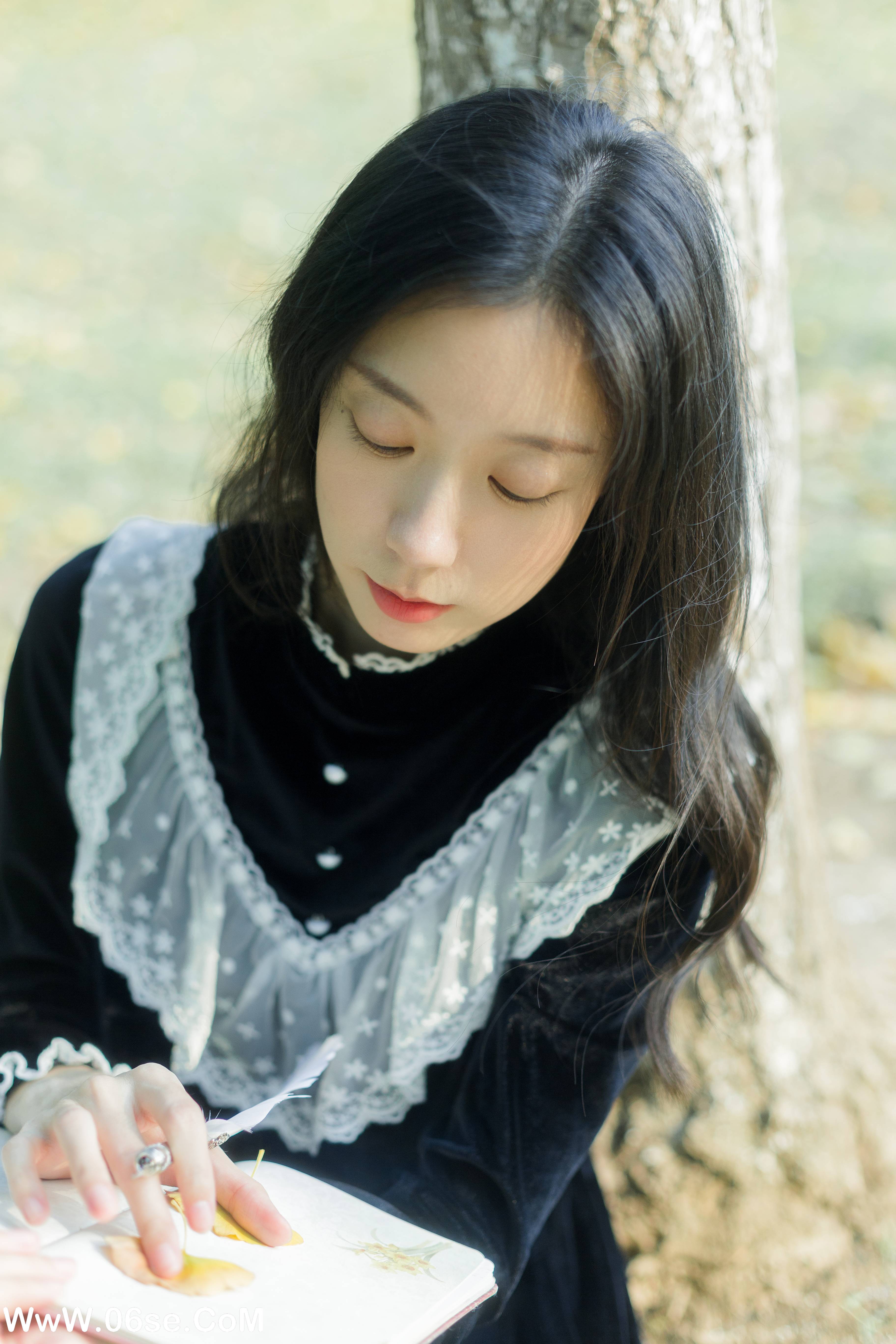 图片[36]-[YITUYU艺图语]2022.11.24 将在初秋寄出 饲猫少女-[38+1P／394MB]-六色网