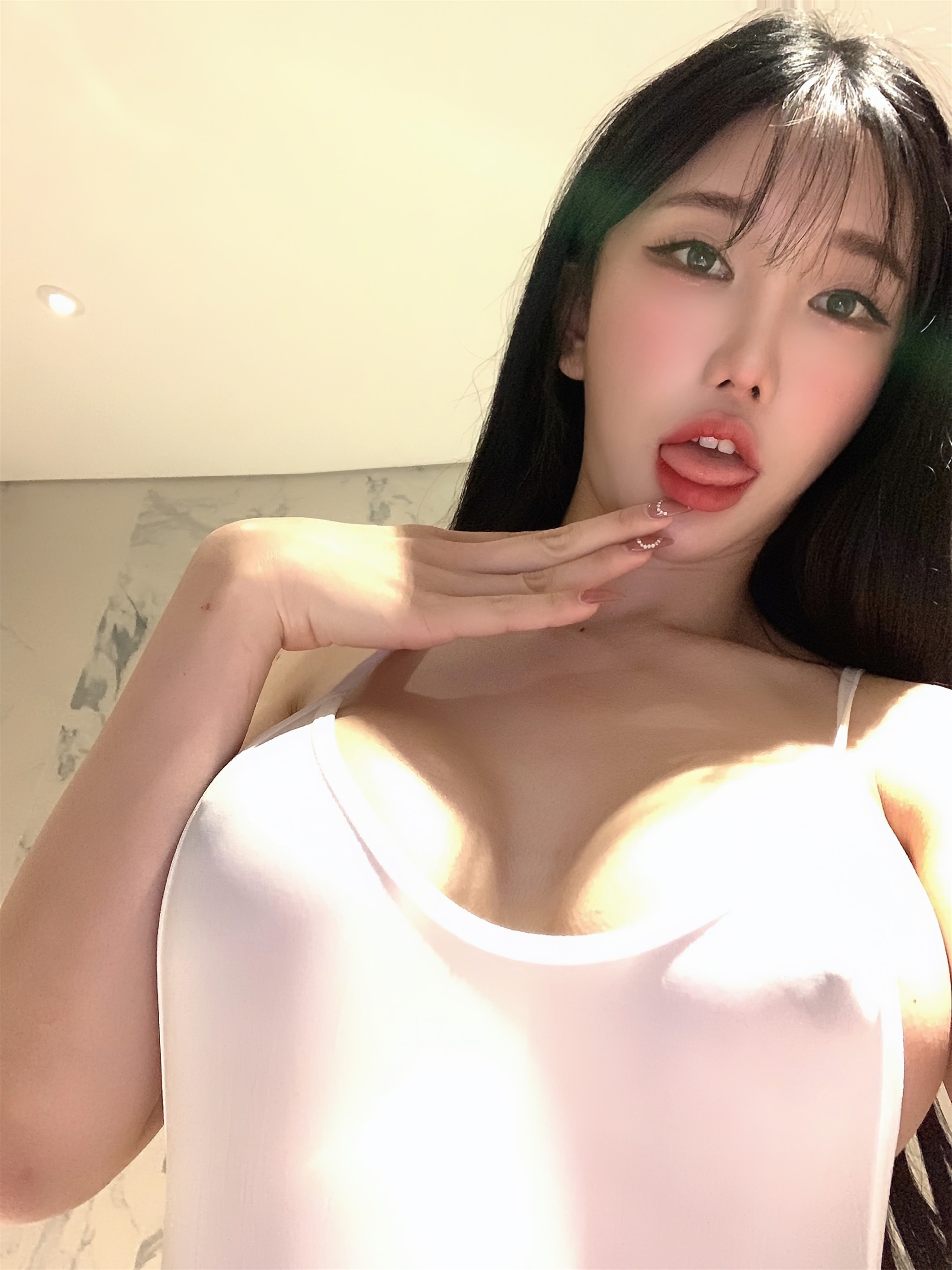 [Moon Night Snap] Mona (모나) x Yunjin - You, Me, We 75P 25