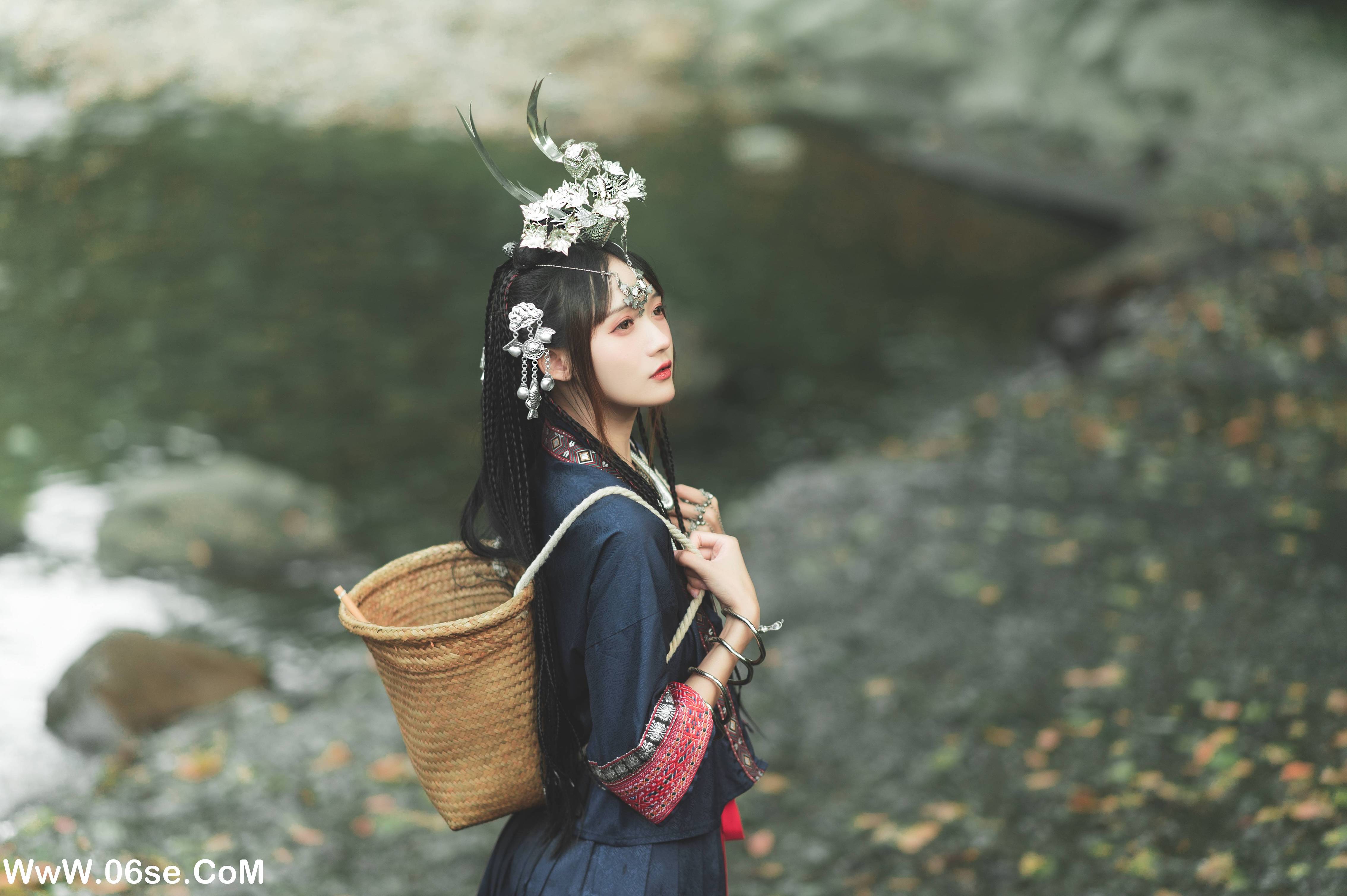 图片[32]-[YITUYU艺图语]2022.06.29 苗疆一梦 兔子Zzz不吃胡萝卜[42P-436.5M]-六色网