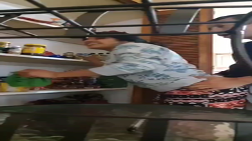 Mamada en la tienda