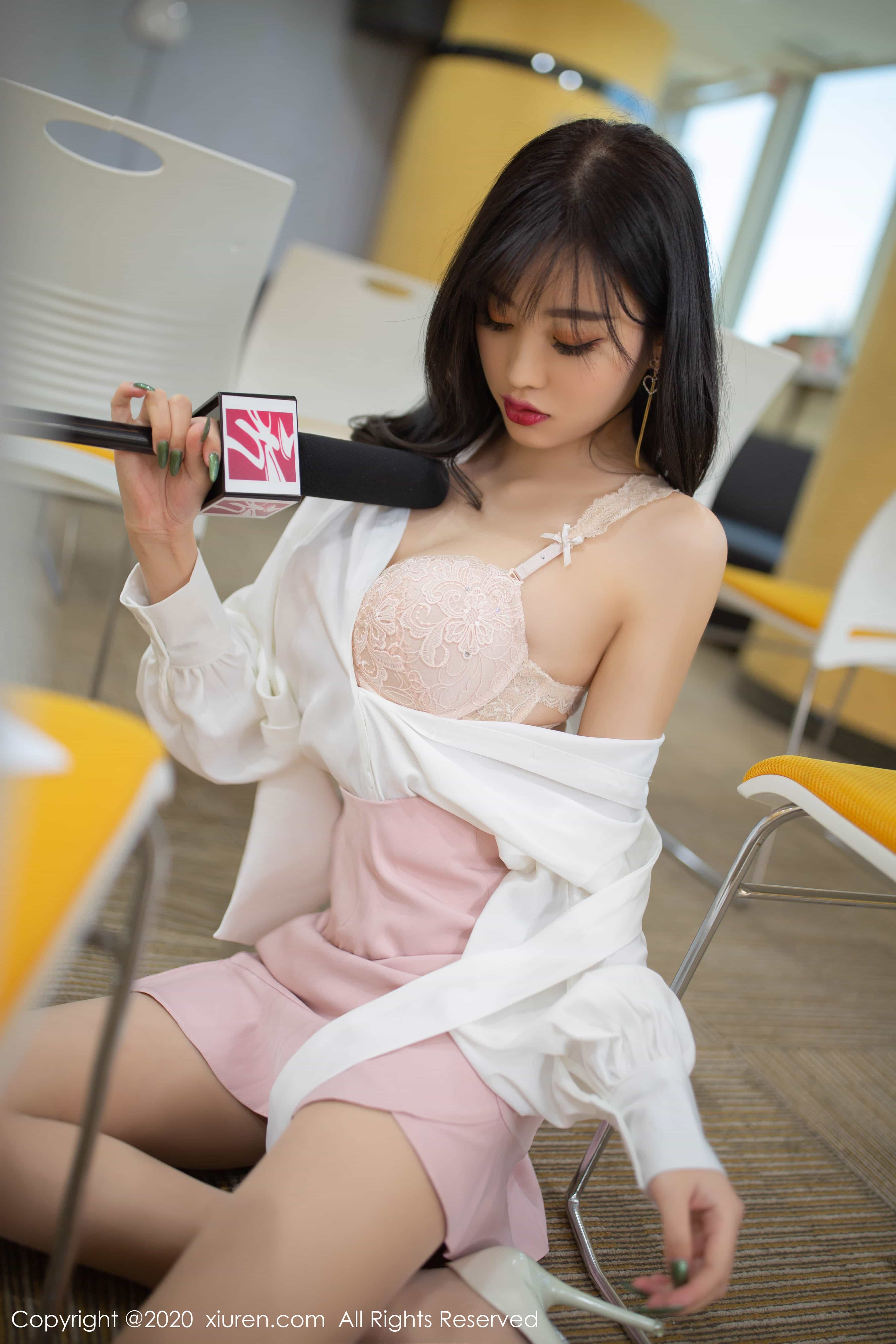 [Xiuren秀人网]XR20200120N01955 2020.01.20 NO.1955 肉丝女记者 杨晨晨sugar[67+1P／118M] 6