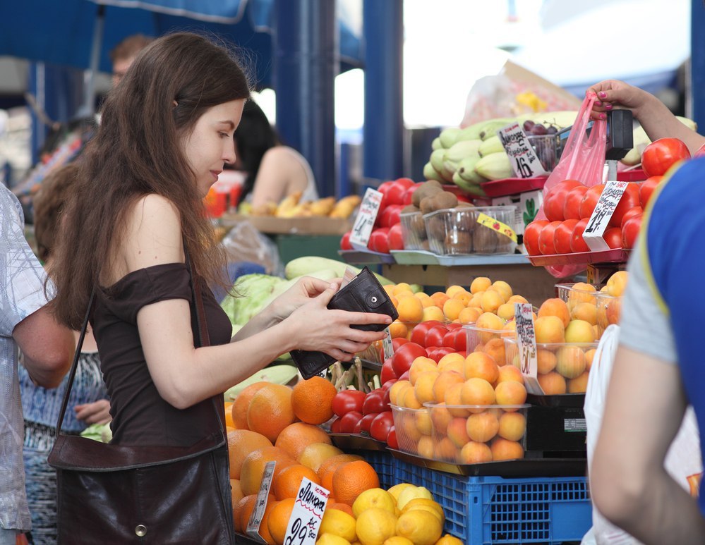 Девальвация рубля сильно ударит по поставщикам фруктов в Россию
