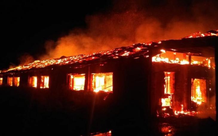 Около 10 тысяч кроликов погибли во время пожара на ферме под Саратовом
