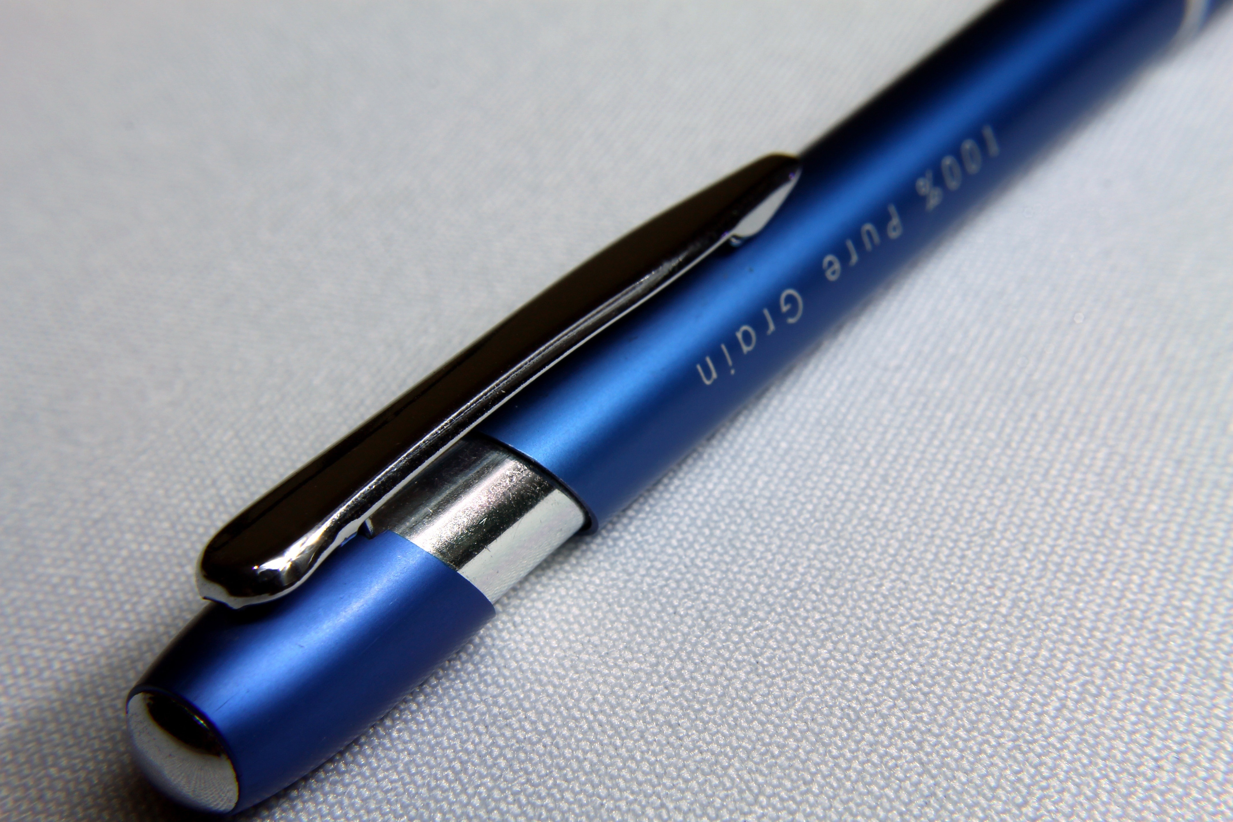 Blue pens. Ручка синяя. Шариковая ручка. Ручки шариковые синие. Ручка шариковая синяя.