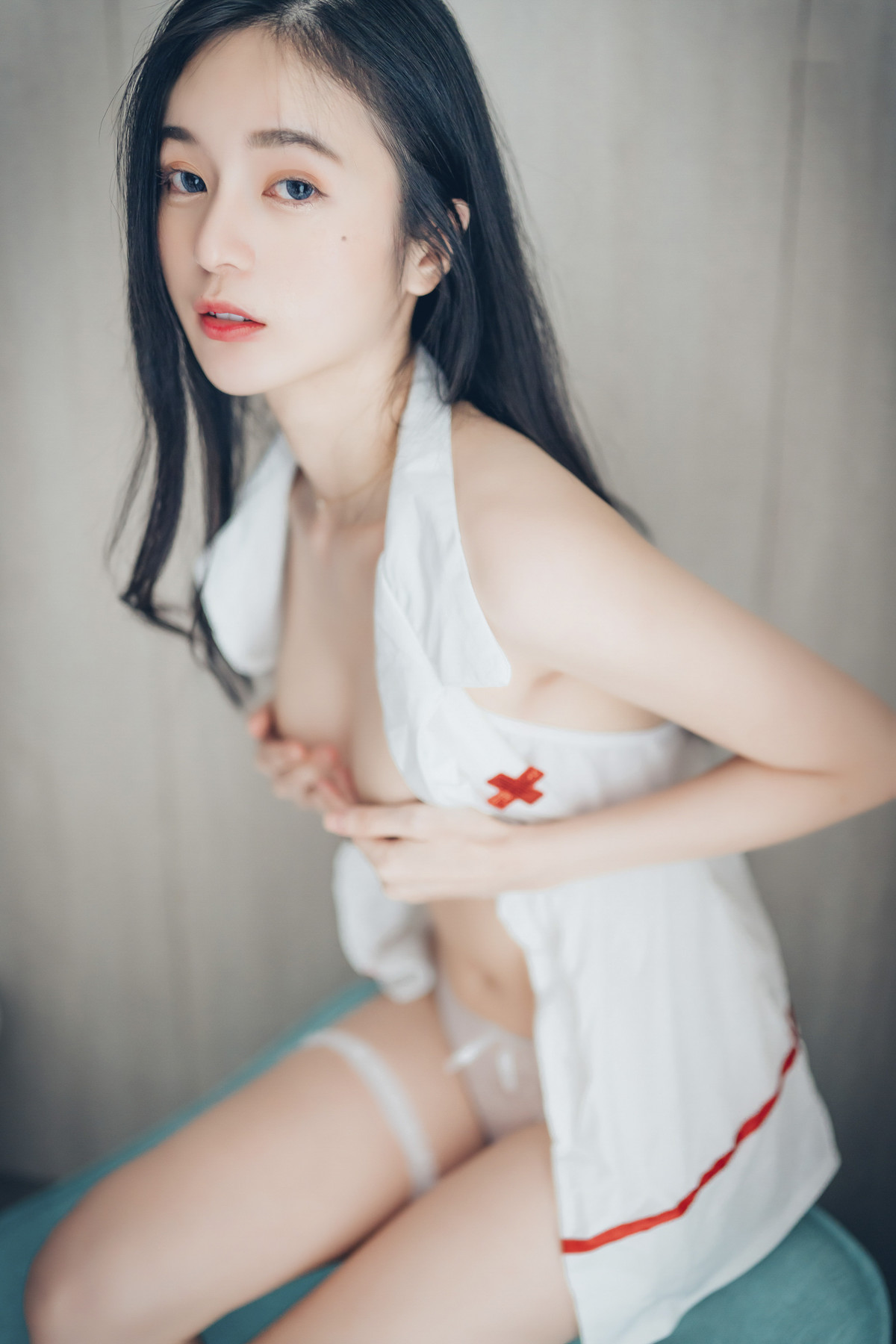 仙仙辰 透明內褲張開腳?比駱駝蹄還更厲害?中空小護士＋兩片式睡衣 Vol.01 35