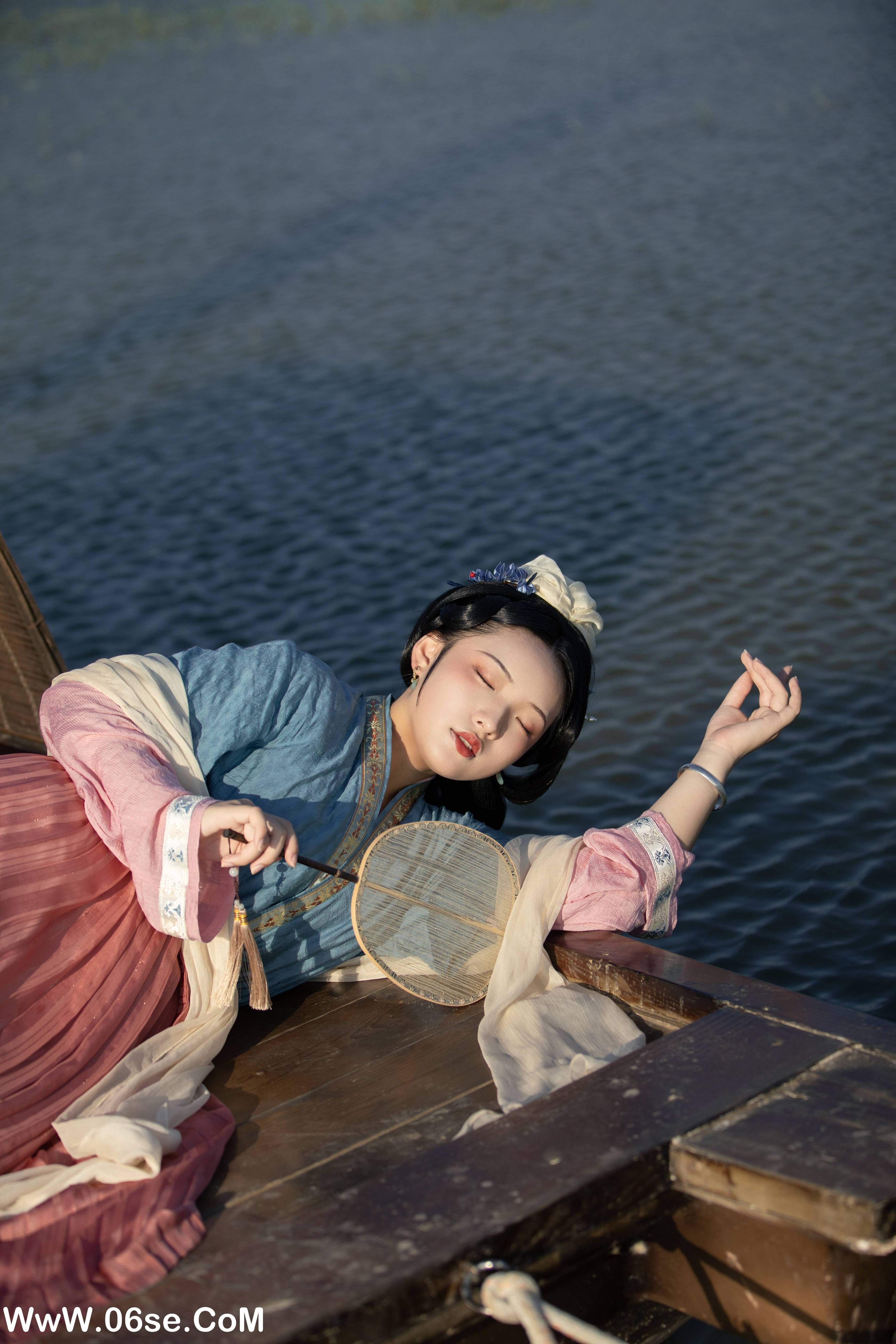 图片[17]-[YITUYU艺图语]2022.11.09 游湖 保卫萝卜的阿叽[35+1P／520MB]-六色网