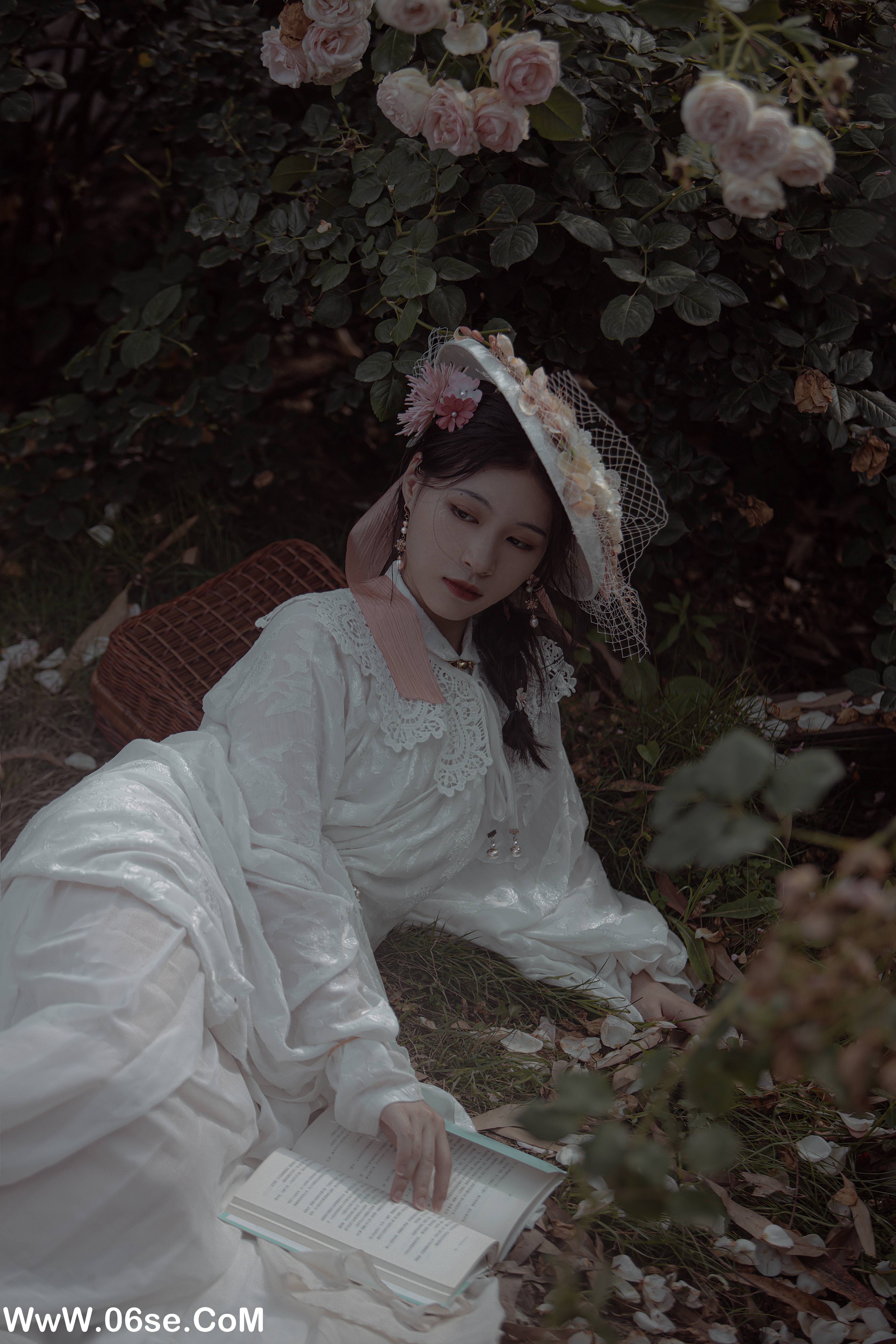 图片[22]-[YITUYU艺图语]2022.09.29 玫瑰 努力搬砖的双翮[27+1P／423MB]-六色网