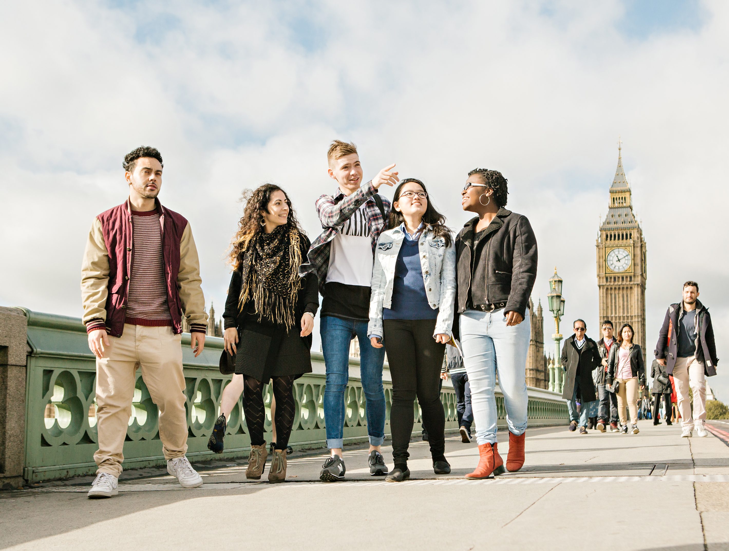 Study uk. Студенты Westminster. Study in London. London students. Студентки в Англии.