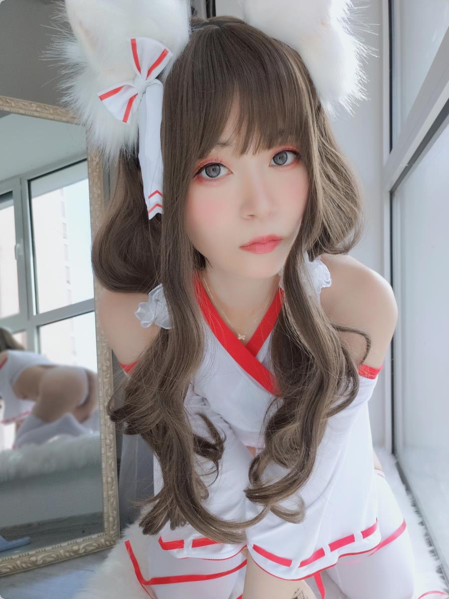 [Cos]白银 - 神社饲养的小狐狸 [50P] 9