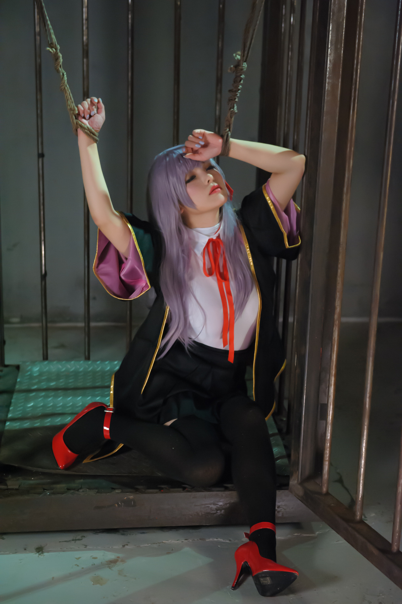 あなたが好きなのは？ダークな世界観で緊縛されている少女 12