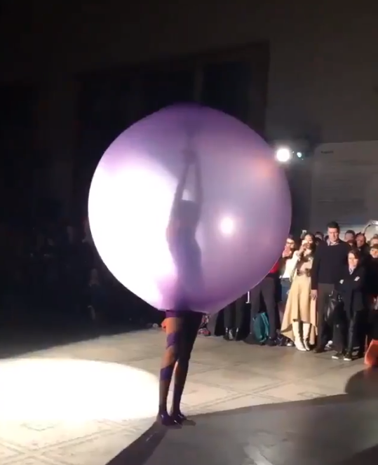 Un globo como vestido