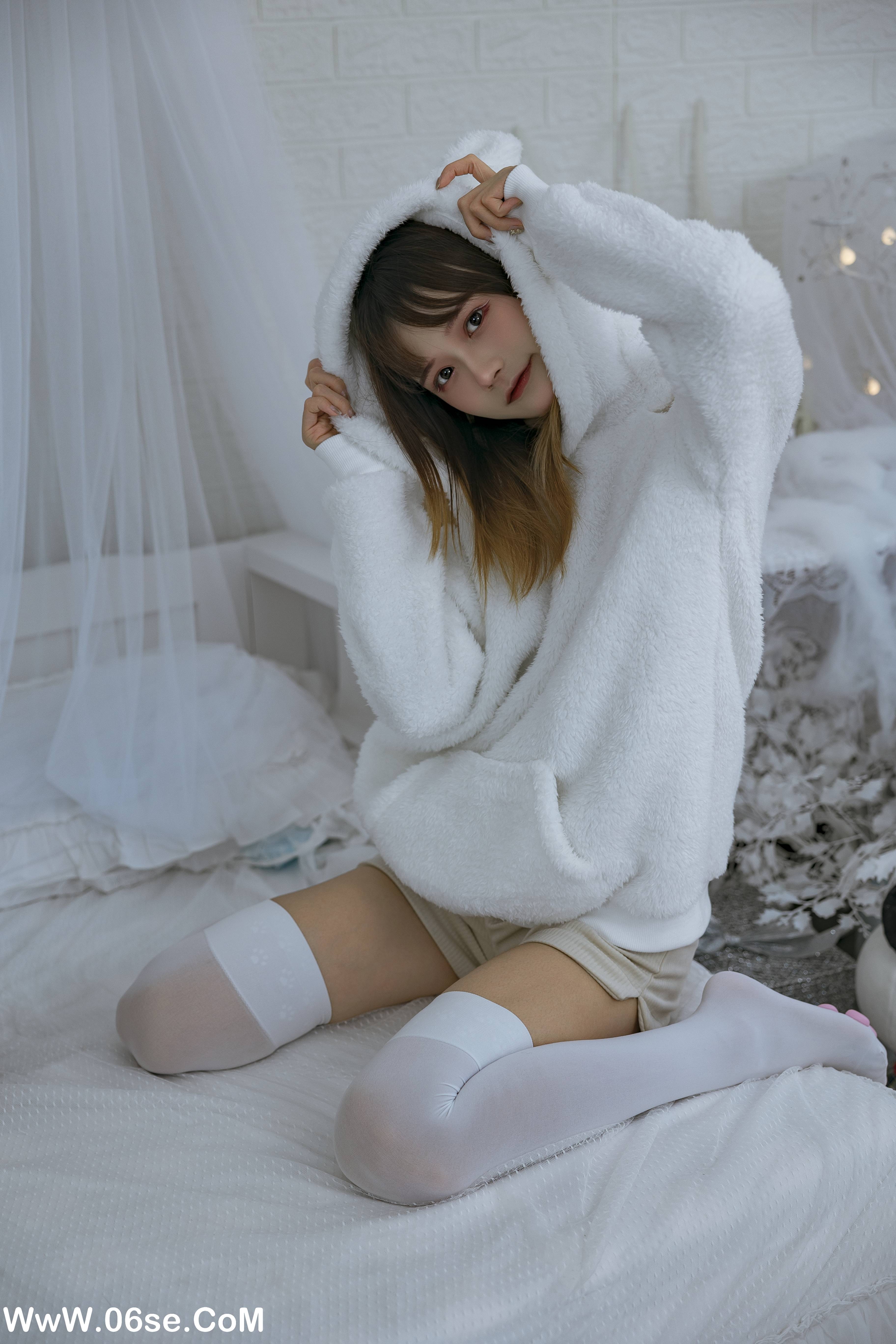 图片[13]-[YITUYU艺图语]2022.12.17 温馨少女与宠物们 兔子Zzz不吃胡萝卜[23+1P／371MB]-六色网