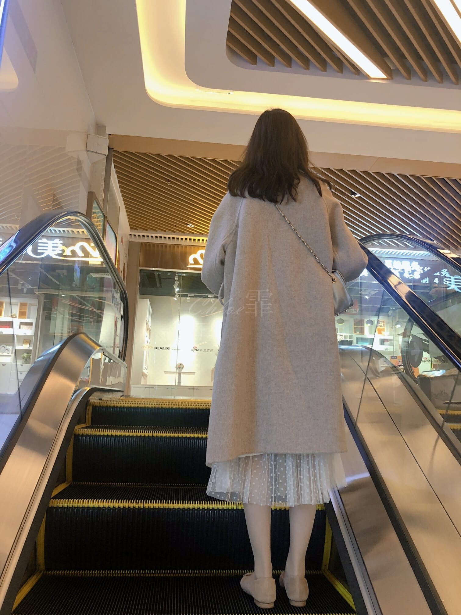 霏霏-20190223 艾美酒店 淑女杏色大衣蕾丝连衣裙 德国FALKE shelina 肉s[45P] 4
