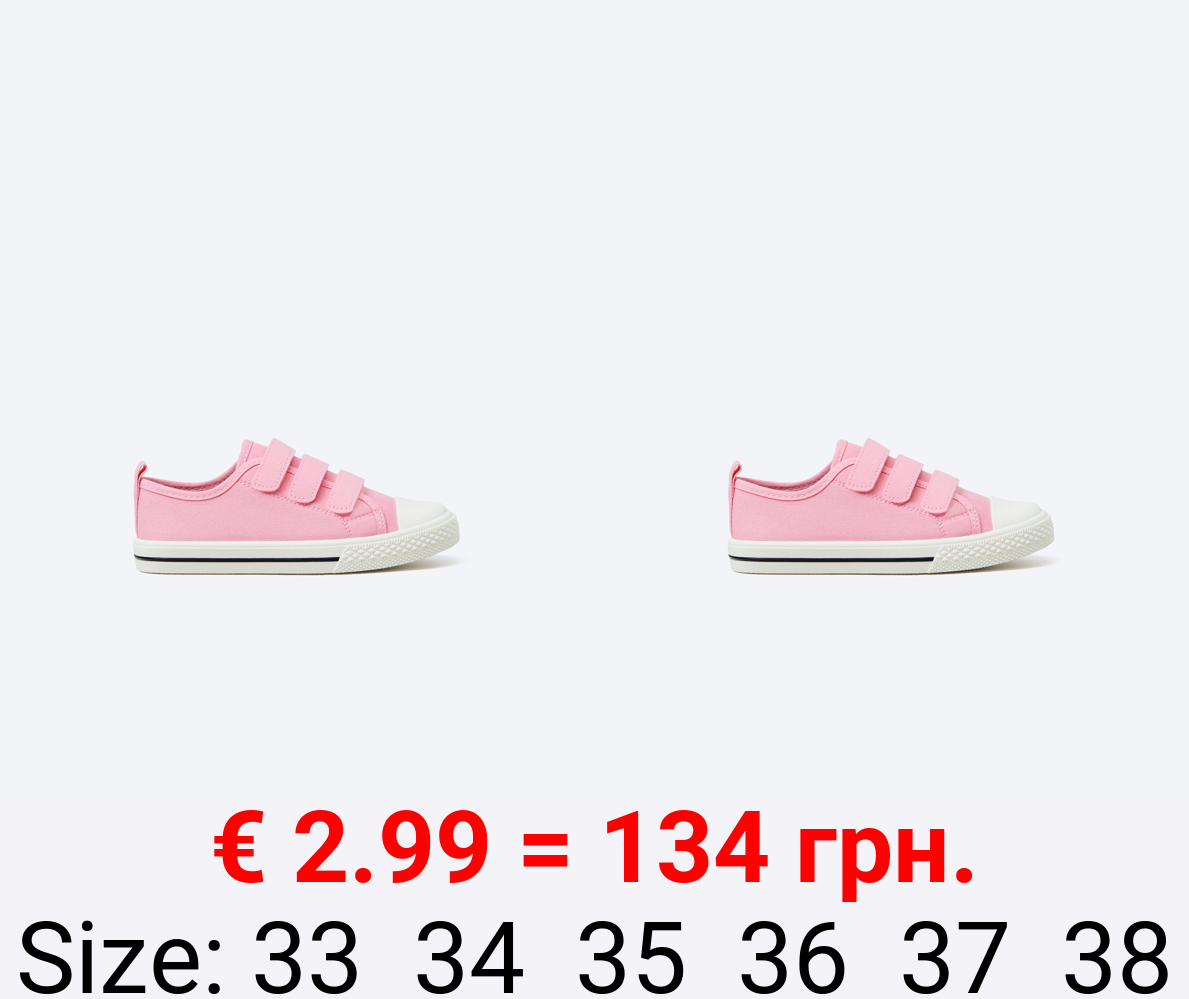 Fabric sneakers with toecap