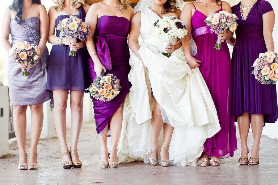 Стильные гости на свадьбе. Фиолетовое платье на свадьбу. Сиреневое платье на свадьбу. Платья лилового цвета на свадьбу. Образ гостя на свадьбу.
