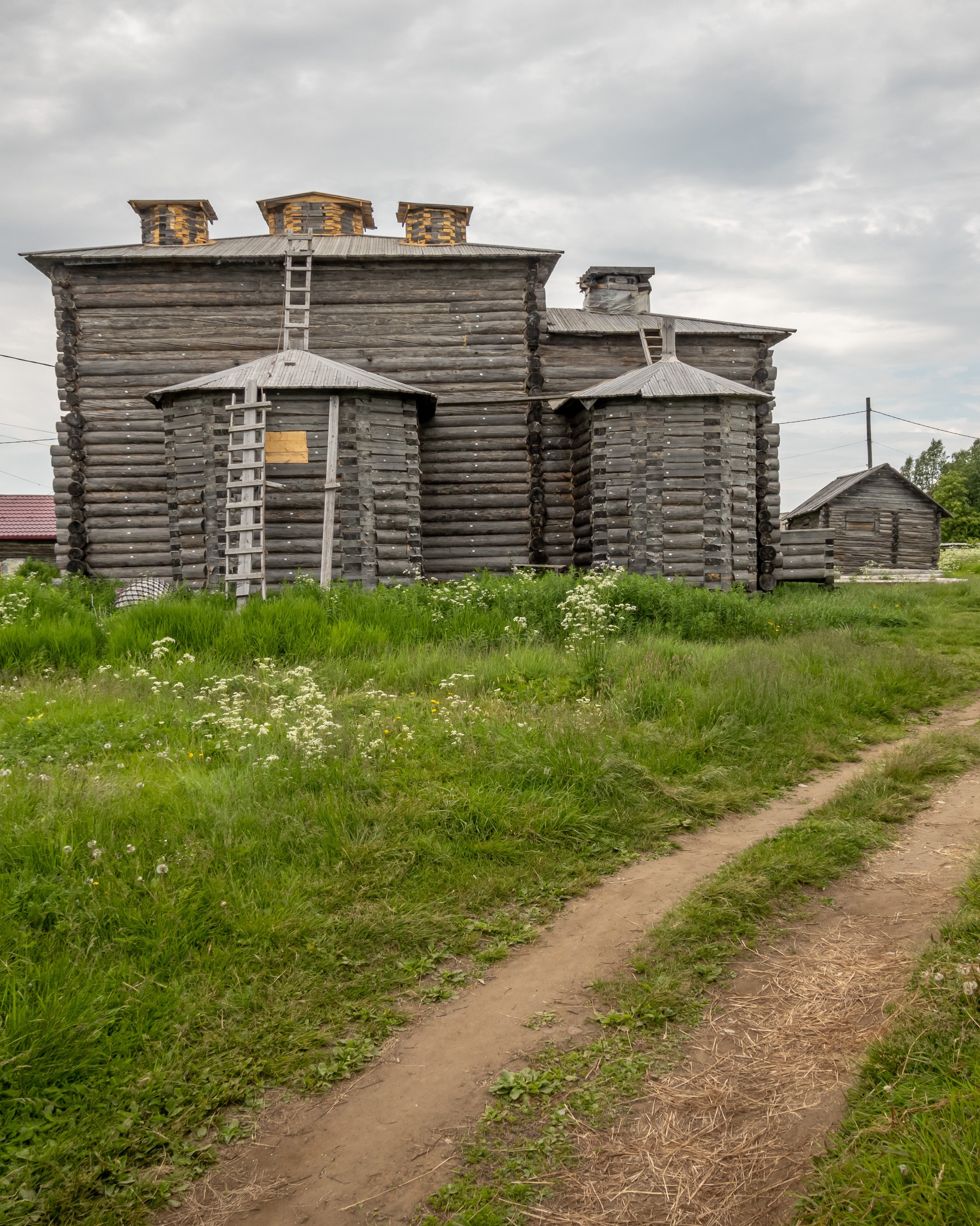 В селе. Заречная сторона. Селение.