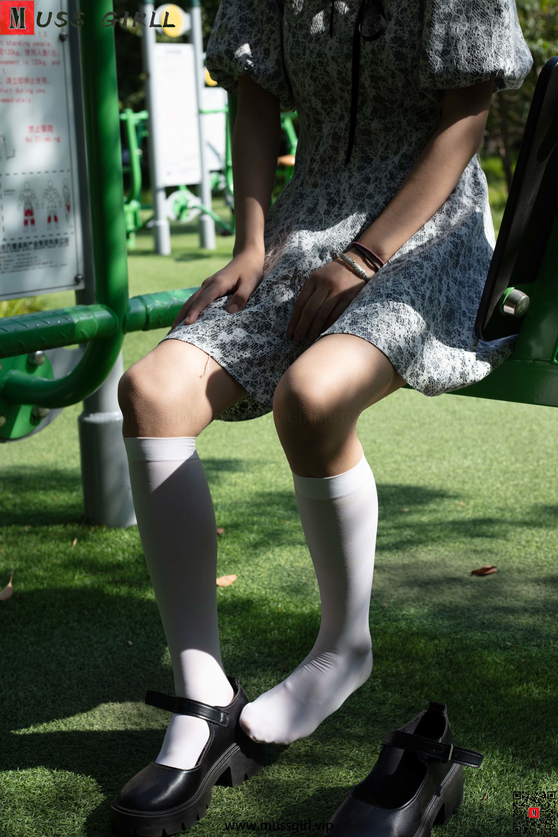 [慕丝女郎MussGirl]_No.134_公园碎花裙过膝白丝-写真图集共114P 5