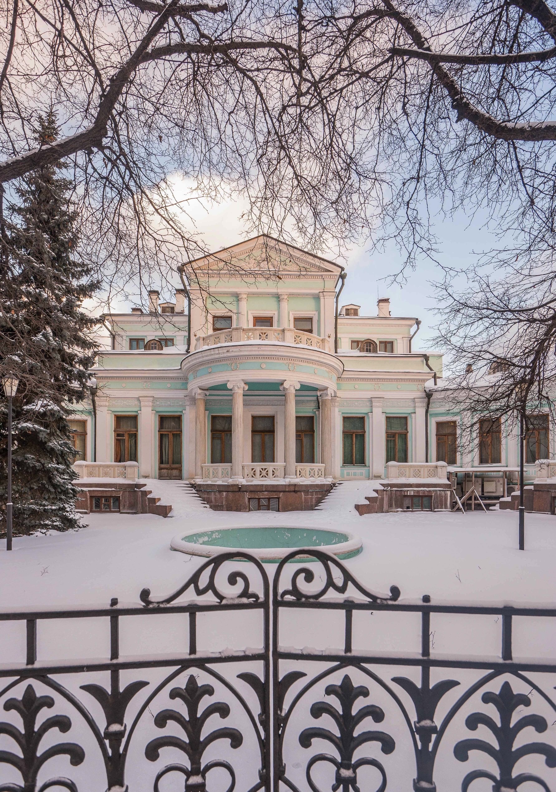 Дом морозовых отзывы. Особняк Морозова в Глазовском переулке. Особняк Морозова в Москве Смоленский бульвар. Особняк Маргариты Морозовой Смоленский. Особняк Маргариты Морозовой на Спиридоновке.