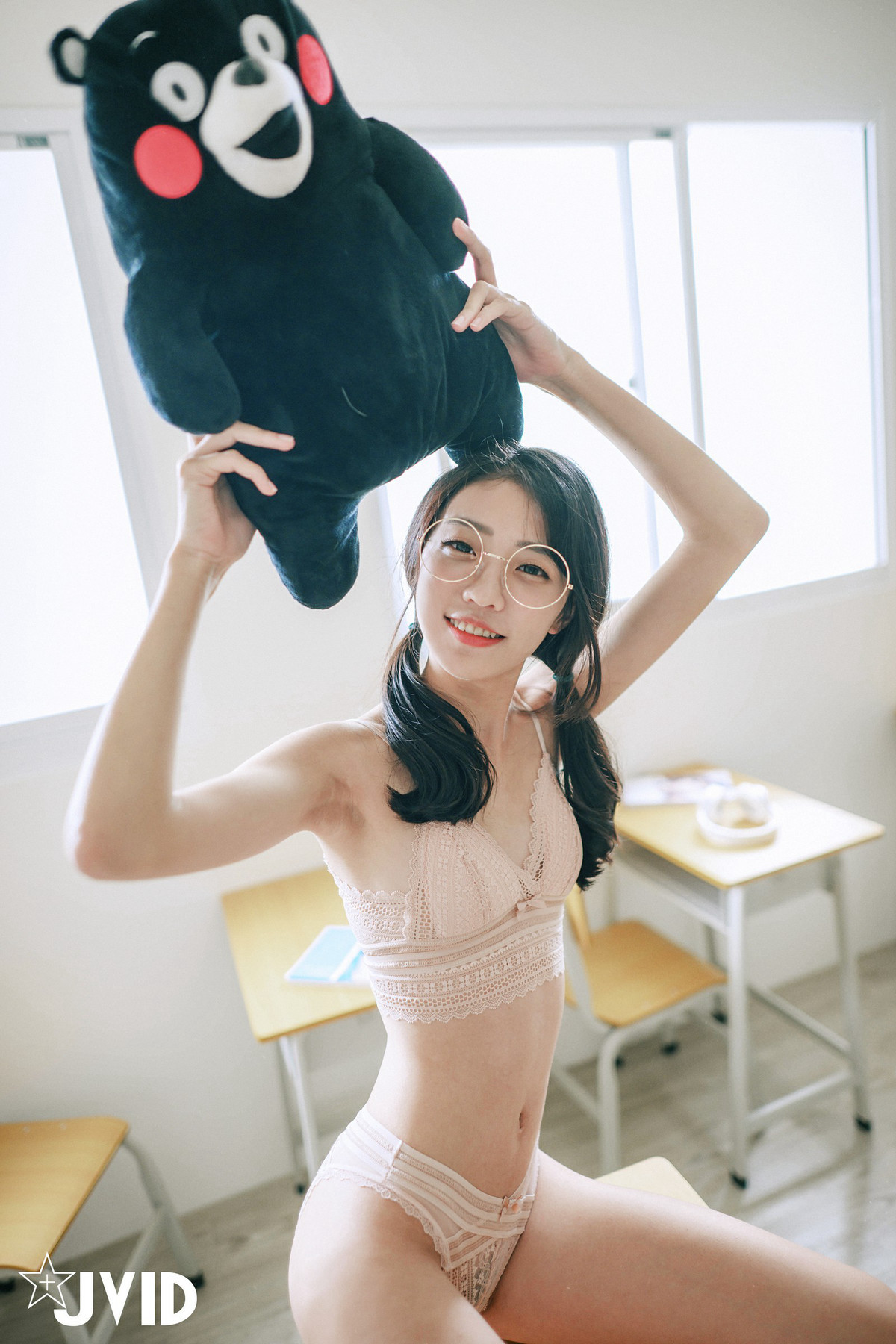 JVID精品 高顏值甜美學妹誘惑?清純校花?放學後的教室，學妹說她喜歡我 Vol.02 42