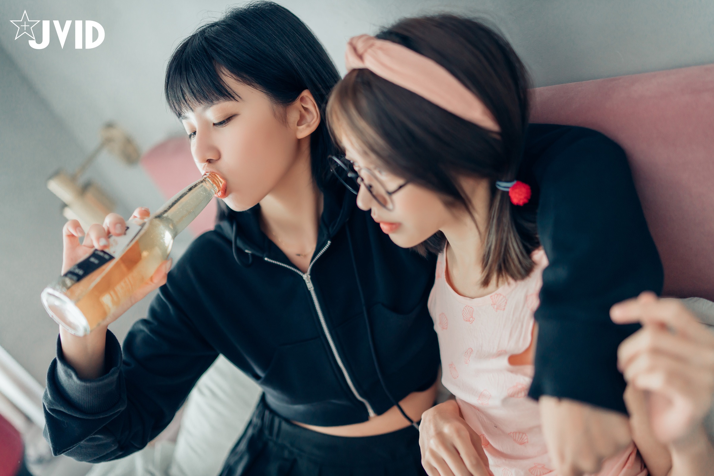 JVID-果宝宝妍妍比赛限定尺度写真🔞姐妹的体液 120