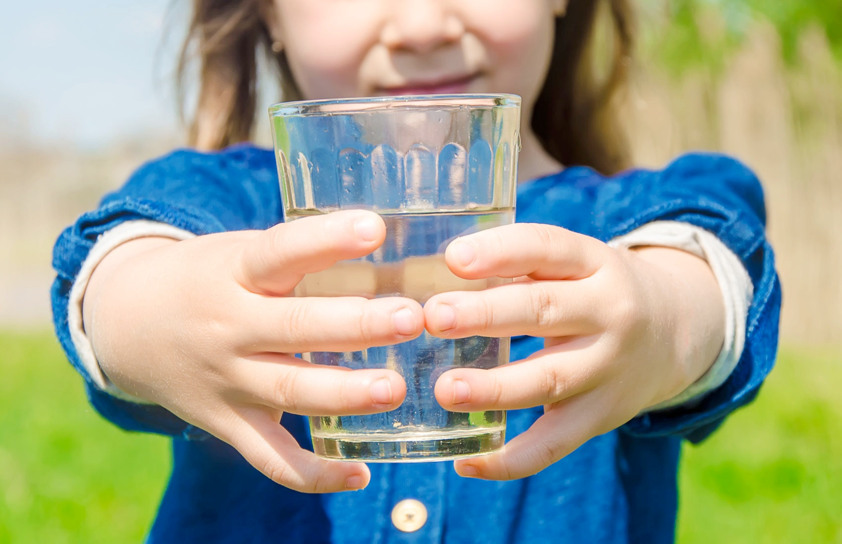 Детский стакан с водой