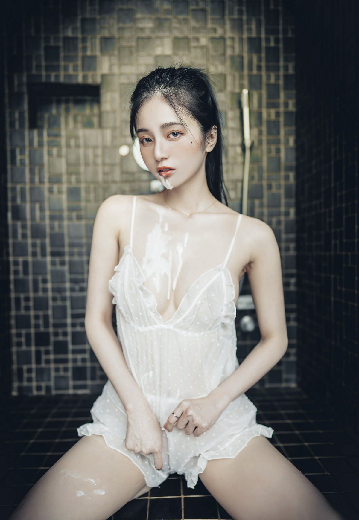 JVID精品 情色國王遊戲🔞比賽寫真情色大突破🔥 飄飄 辰辰 挑戰大家從沒有看過的她們 內容絕對厲害!!超誠意尺度滿滿的國王視角❤️讓兩位女神服侍 誰才是國王 Set.01 39