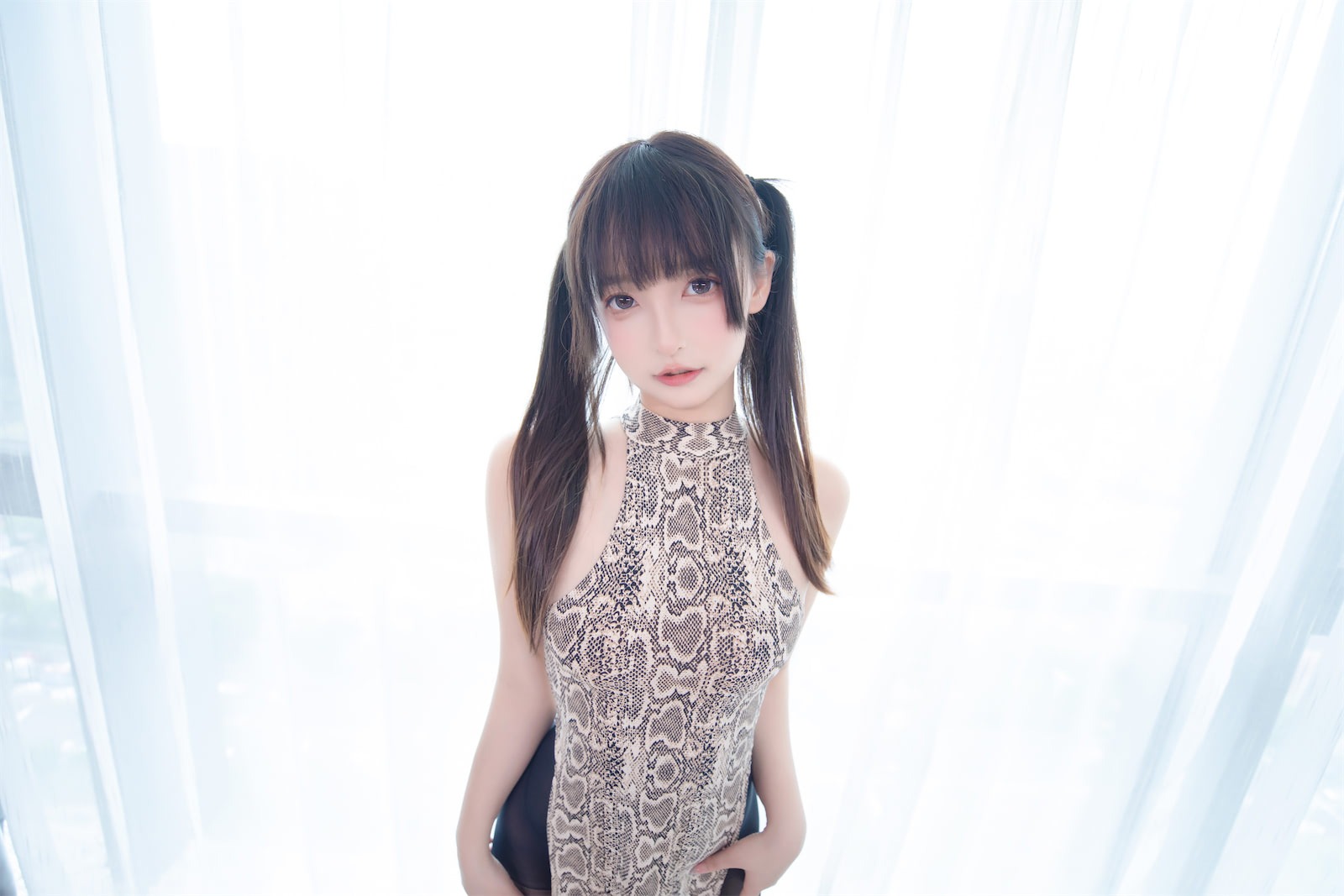 神楽坂真冬 蟒纹旗袍 49
