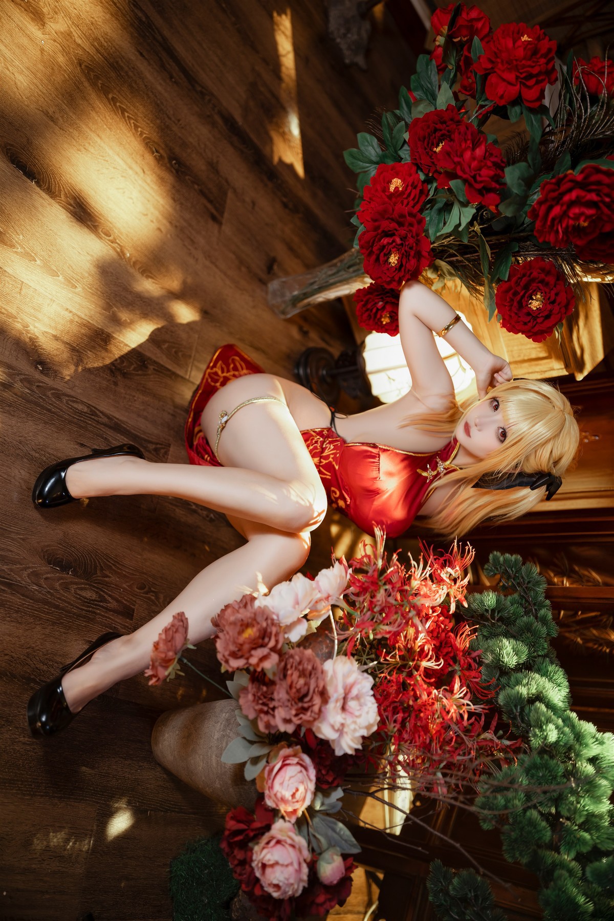 Cosplay 是三不是世w 佣兵金发旗袍 35